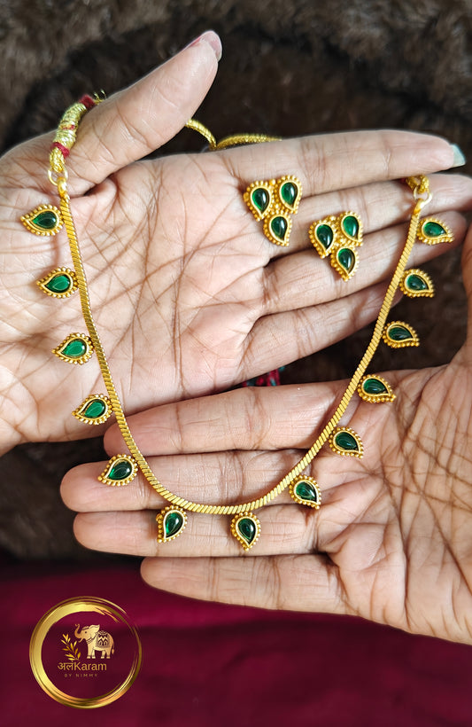 Temple Brass Short Necklace Green- TBSNG0001